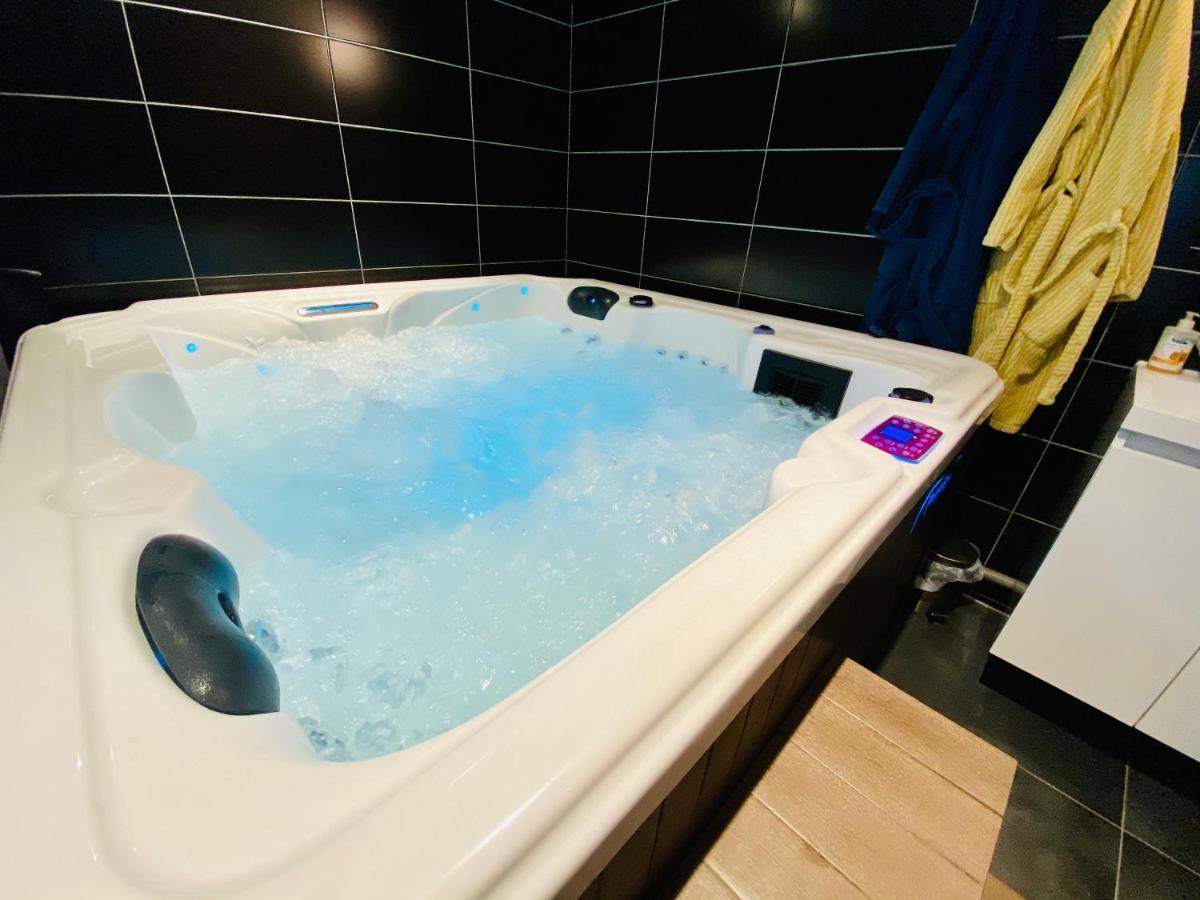 Ferienwohnung Escapade Romantique - Jacuzzi Et Parking Prive - 002 Rouen Exterior foto