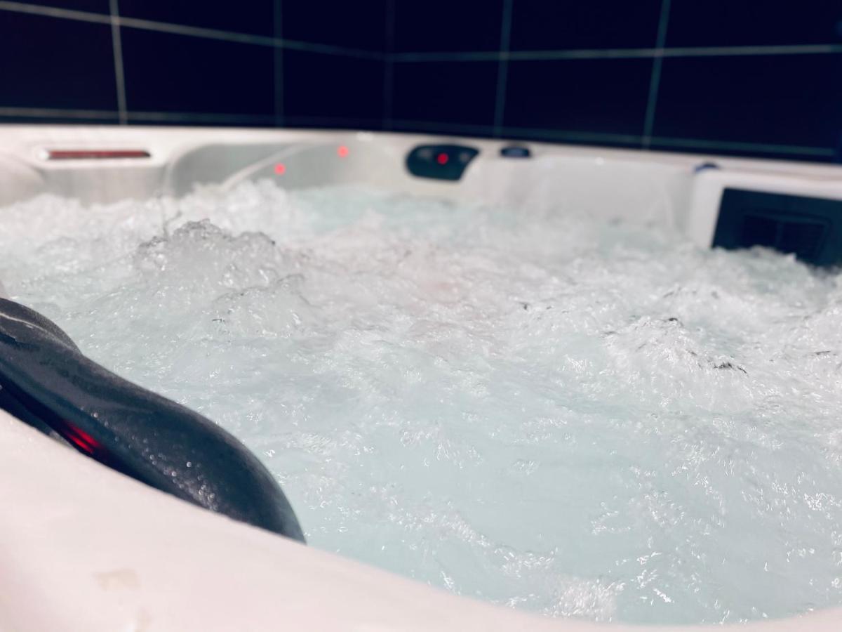 Ferienwohnung Escapade Romantique - Jacuzzi Et Parking Prive - 002 Rouen Exterior foto