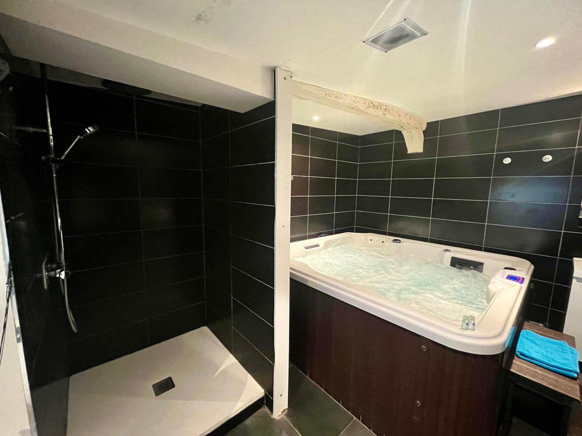 Ferienwohnung Escapade Romantique - Jacuzzi Et Parking Prive - 002 Rouen Exterior foto